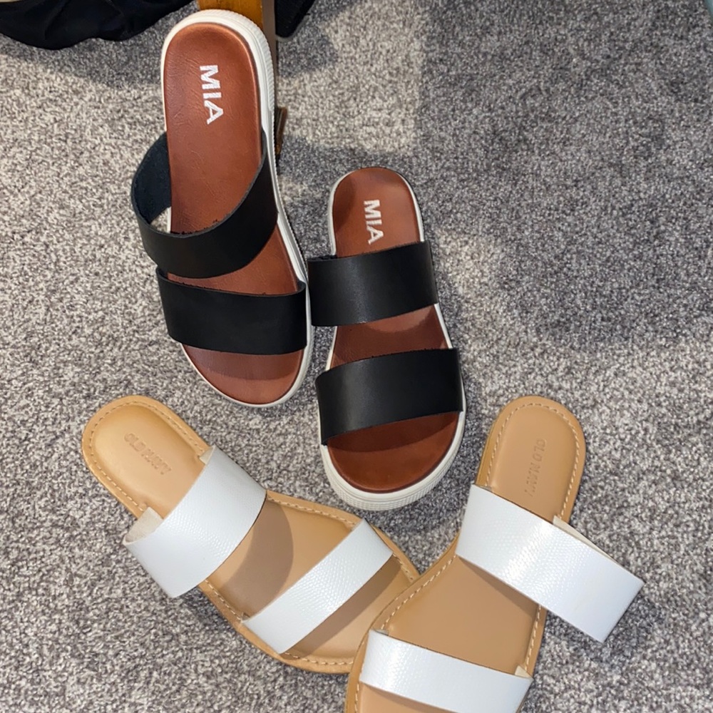 Lot 2 pairs of sandals both size 7